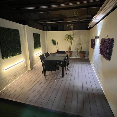 Puerto Deluxe Apartment Malaga Bagian luar foto