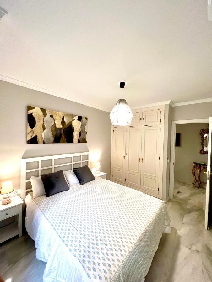 Puerto Deluxe Apartment Malaga Bagian luar foto