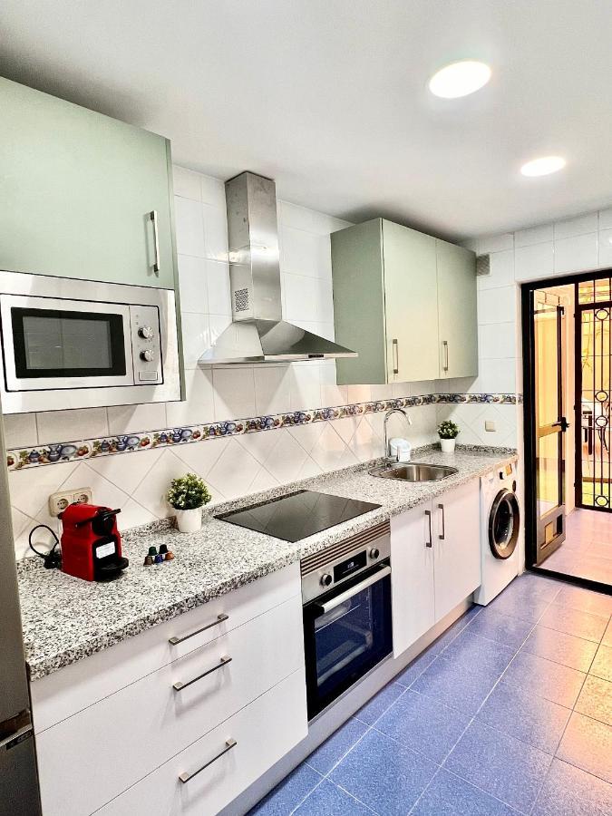 Puerto Deluxe Apartment Malaga Bagian luar foto
